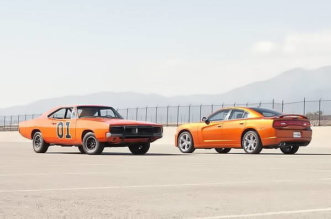 2011 Dodge Charger vs 1969 Dodge Challenger General Lee